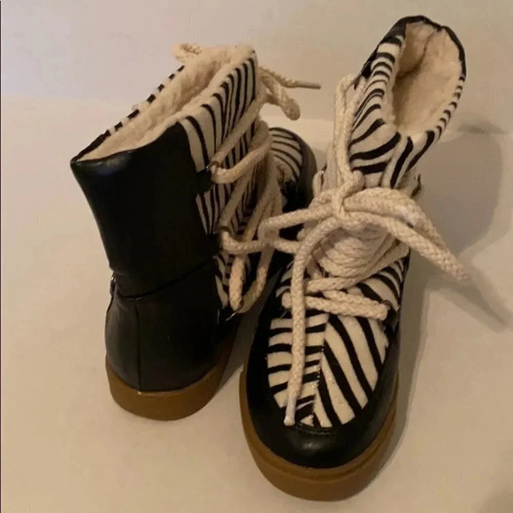 Bumper NAKIA Faux Fur Zebra Print Lined Slipper Boot Bootie Size 6 or 6.5 Left - Picture 3 of 7